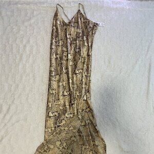 ✨NEW (NWT) Banana republic dreamer silk maxi dress snake print - Medium